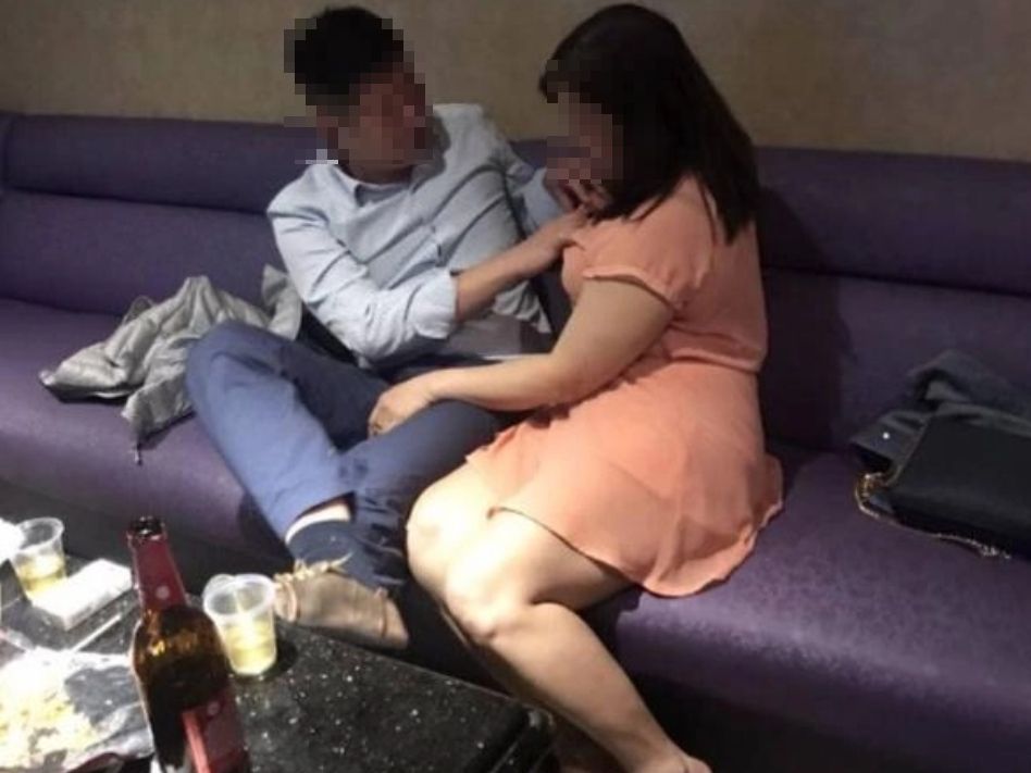 ▲恆春警分局偵查隊長邱星澤在臉書上遭人爆料，上越南店摸小姐。（圖／翻攝臉書靠北警察）