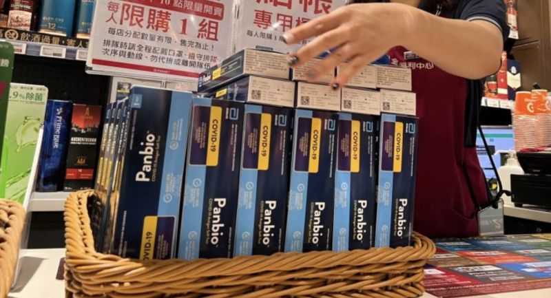 超商快篩剩一堆!男目擊愣爆:不是超缺嗎 真實原因曝光