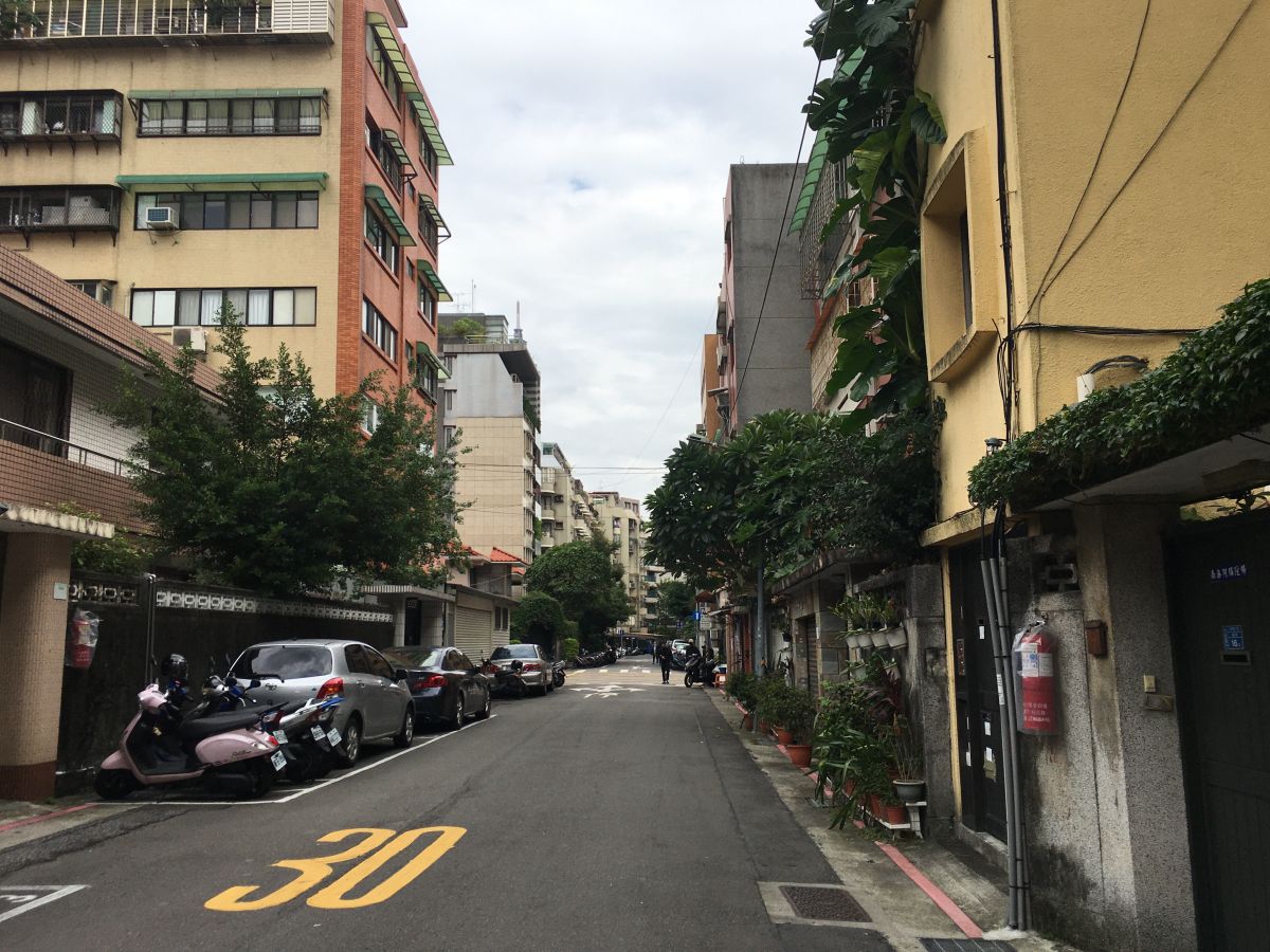 ▲疫情升溫嚴重衝擊中古屋房市！樂屋網統計，今年4月預約看屋數月減1成5，其中又以台北市減少2成6最多。（圖／樂屋網提供）