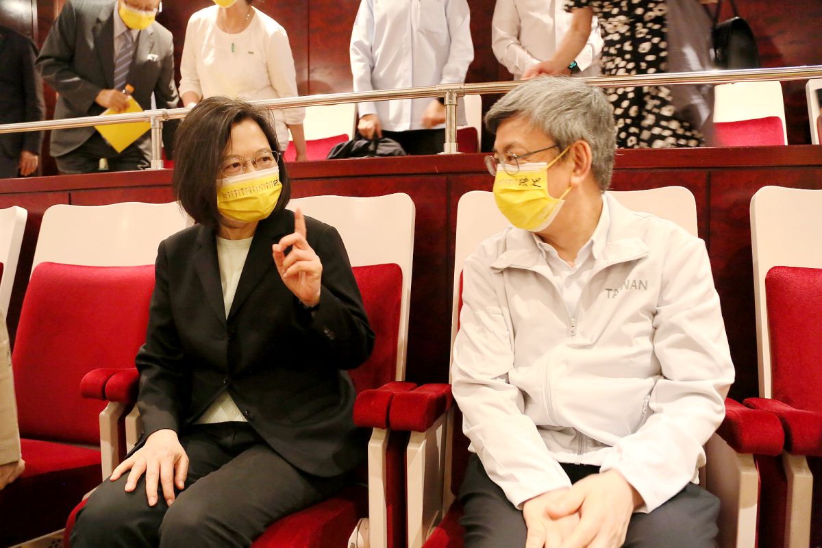 ▲蔡英文總統、前副總統陳建仁今日同台，但對於選舉均未回應。（資料圖／民進黨提供）