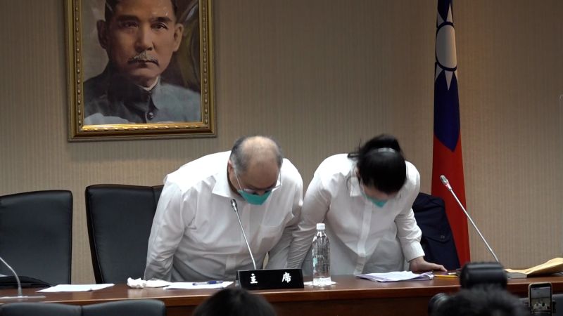 ▲李明哲返台隔離後,與妻子李凈瑜在立院召開記者會。(圖/記者朱永強攝,2022.05.10)