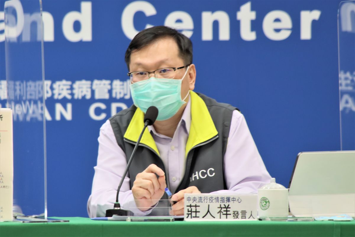 ▲莊人祥指出，這批適用5到11歲兒童BNT疫苗，將於「5月16日」清晨抵台。（圖／指揮中心）