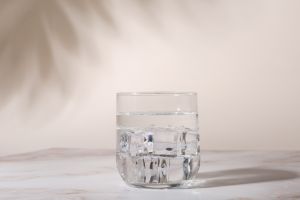 想要避免、緩解宿醉,最重要的就是多喝水。(示意圖/取自unsplash) ▲想要避免、緩解宿醉,最重要的就是多喝水。(示意圖/取自unsplash)