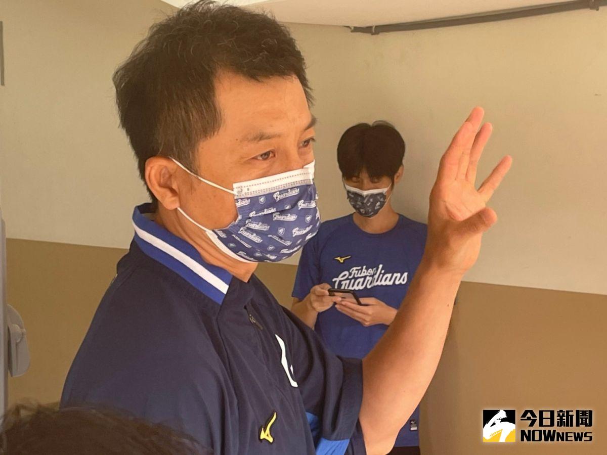 ▲富邦悍將總教練丘昌榮。（圖／吳政紘攝）