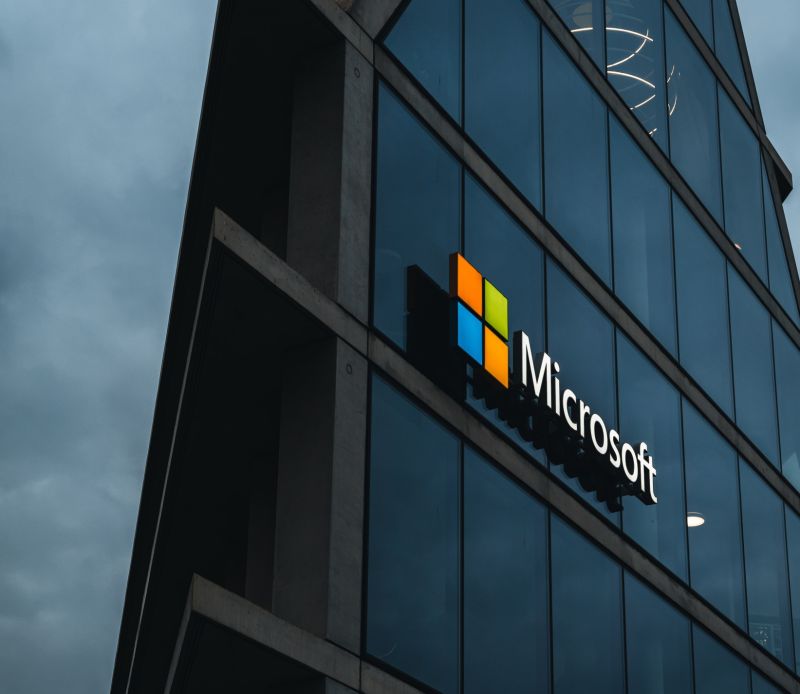 ▲美國科技巨擘微軟（Microsoft）今天宣布，該公司將把視訊會議軟體Teams從熱門Office套裝軟體中分拆出來單獨銷售，以化解歐洲聯盟（EU）反壟斷調查相關疑慮。（圖／取自Pexels）