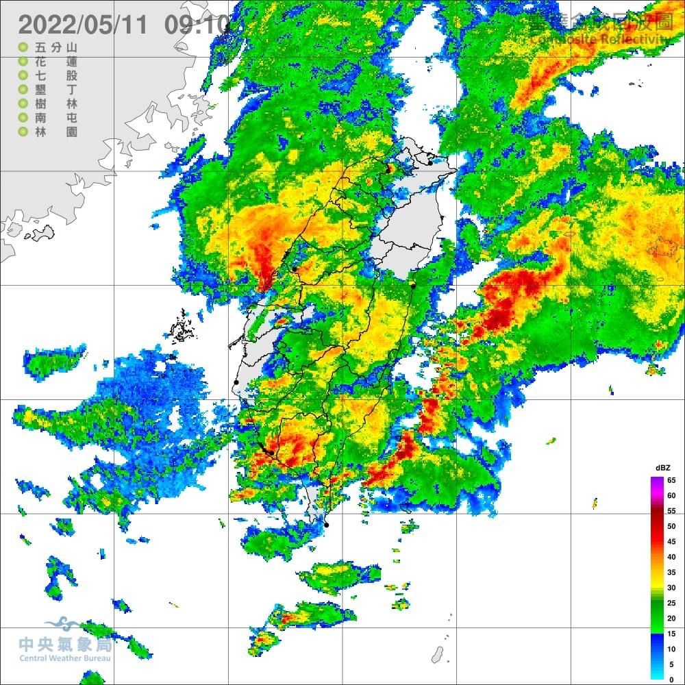 ▲台中以南豪雨，雨勢過大影響交通。（圖／氣象局）