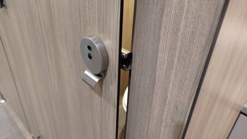 晨尿顏色深如「蘋果汁」是警訊！身體已脫水　專家建議水分儲備法
