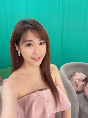 ▲▼佩佩和圈外老公結婚8年多,育有一名4歲女兒。(圖/雙胞胎佩佩臉書) ▲佩佩在臉書發文,還原當日狀況。(圖/翻攝自雙胞胎佩佩臉書)