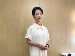 ▲張倩演出吃齋唸佛的大老婆。（圖／民視）