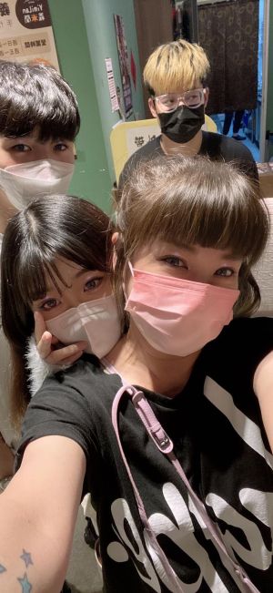 ▲陸元琪貼出和兒子女兒、疑似女兒男友的合照,真情告白。(圖/陸元琪臉書) ▲陸元琪貼出和兒子女兒、疑似女兒男友的合照,真情告白。(圖/陸元琪臉書)