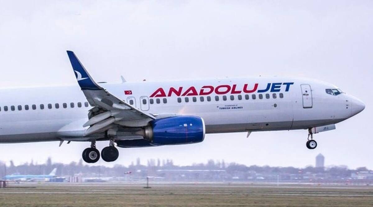 ▲以色列一架波音747客機起飛前，大批乘客藉由Airdrop收到許多空難照片，機組人員連忙通知機場與警方並取消起飛。（圖／取自Twitter @arabnews）