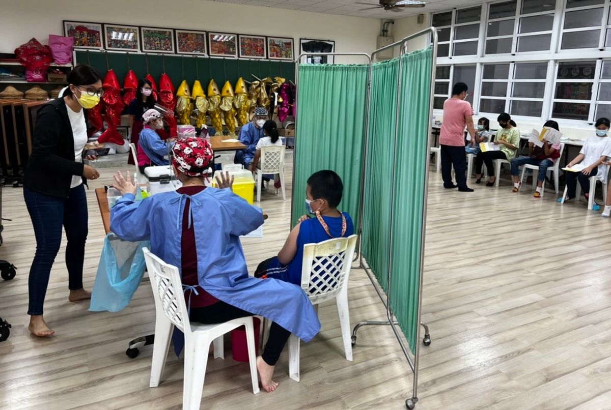 ▲小兒科醫師麥建方接受《NOWnews今日新聞》採訪指出，指揮中心公布的8大症狀是和台灣兒科醫學會共同研議訂定，雖然可信度上沒有問題，但家長在照護判斷上其實可以從更多小細節察覺。（示意圖／NOWnews資料照）