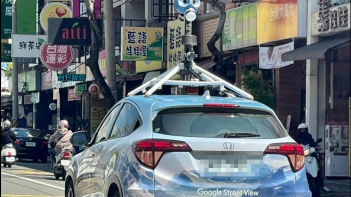 ▲有網友分享，下班後和老婆幸運遇到Google街景車，結局讓大家覺得很可愛。（示意圖，非當事車輛／爆廢公社）