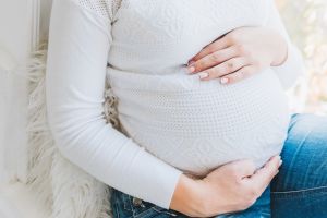 女兒未婚懷孕,霸氣父親掏重金找女婿。(示意圖/取自unsplash) ▲女兒未婚懷孕,霸氣父親掏重金找女婿。(示意圖/取自unsplash)