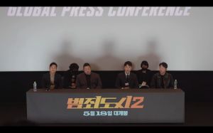 ▲導演李尚龍（左起）、馬東石、崔貴化、朴智煥接受全球媒體線上訪問。（圖／車庫娛樂）