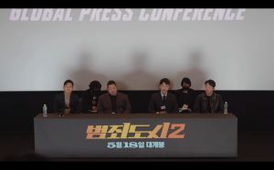 ▲導演李尚龍(左起)、馬東石、崔貴化、朴智煥接受全球媒體線上訪問。(圖/車庫娛樂) ▲導演李尚龍(左起)、馬東石、崔貴化、朴智煥接受全球媒體線上訪問。(圖/車庫娛樂)