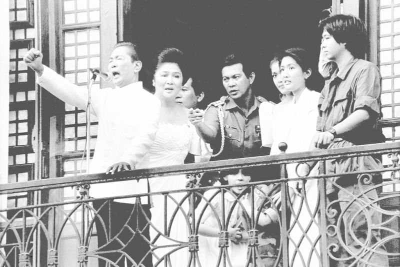 ▲隨著小馬可仕在今年總統大選捲土重來，馬可仕家族在菲律賓貪污竊國的黑歷史也被重新揭開檢視。（圖／美聯社／達志影像）