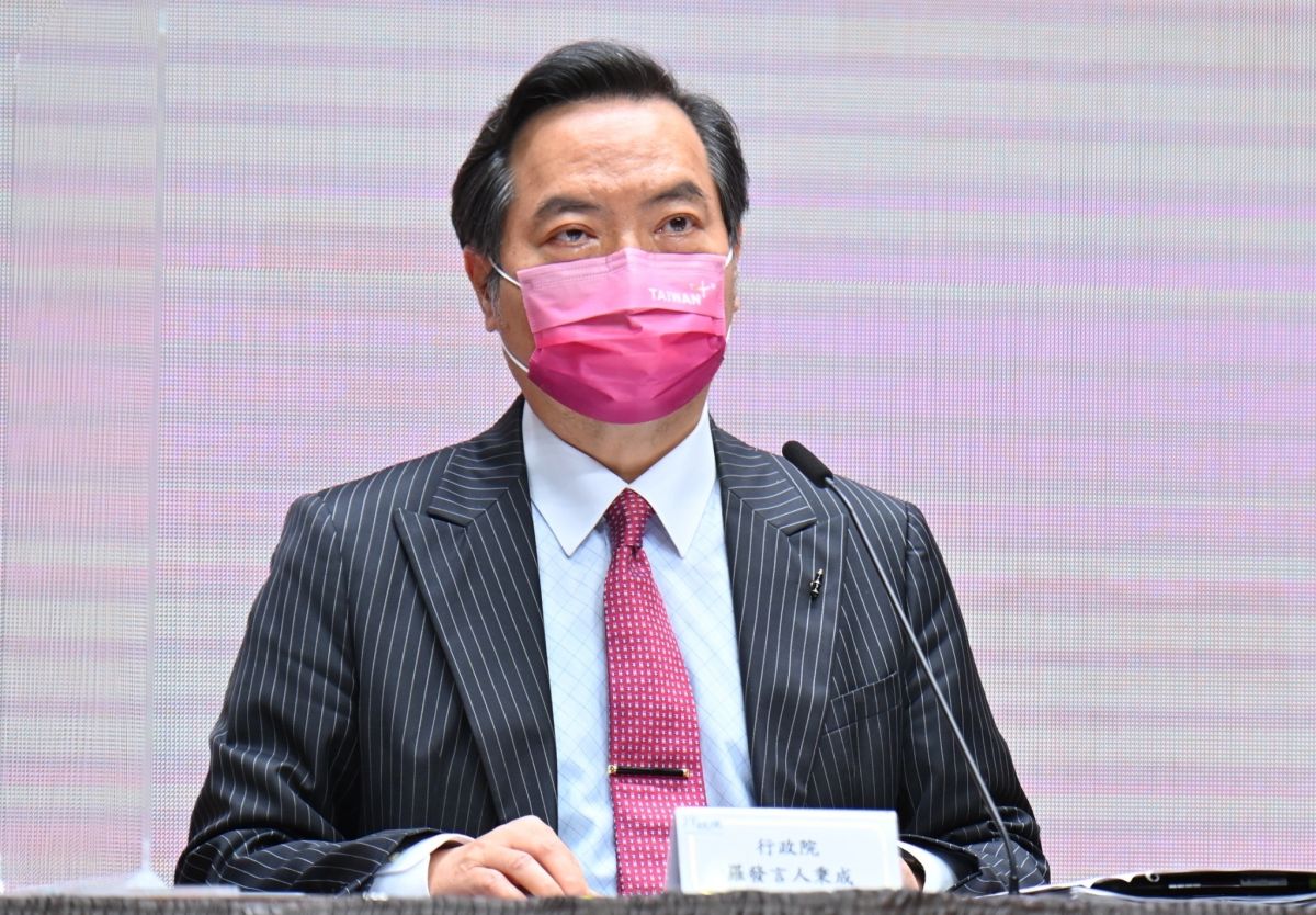 ▲行政院發言人羅秉成表示，指揮中心在4月間未曾於擴大防疫會議上提出「0+7」居隔方案。（資料圖／行政院提供）