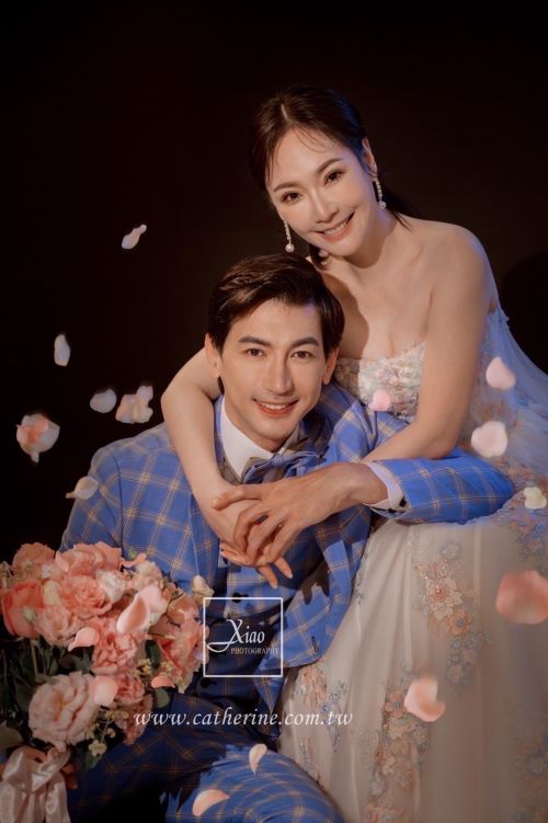 ▲王俐人（右）與老公林琮軒（左）2022年結婚。（圖／凱瑟琳婚紗提供）