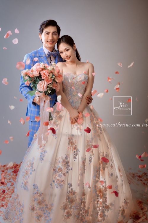 ▲王俐人（右）與林琮軒（左）聚少離多，財務壓力也很大。（圖／凱瑟琳婚紗提供）