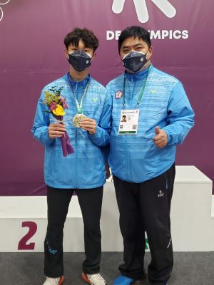 ▲桌球選手王顗翔(左1)奪下男子單打項目銅牌。（圖／體育署提供）
