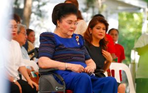 ▲伊美黛・馬可仕(Imelda Marcos)貪瀆買下大量金銀珠寶。(圖/美聯社/達志影像) ▲伊美黛・馬可仕(Imelda Marcos)貪瀆買下大量金銀珠寶。(圖/美聯社/達志影像)