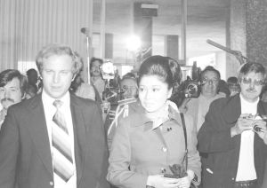 ▲伊美黛・馬可仕(Imelda Marcos)叱吒國際政壇。圖為伊美黛與美國總統尼克森。(圖/美聯社/達志影像) ▲伊美黛・馬可仕(Imelda Marcos)叱吒國際政壇。圖為伊美黛與美國總統尼克森。(圖/美聯社/達志影像)