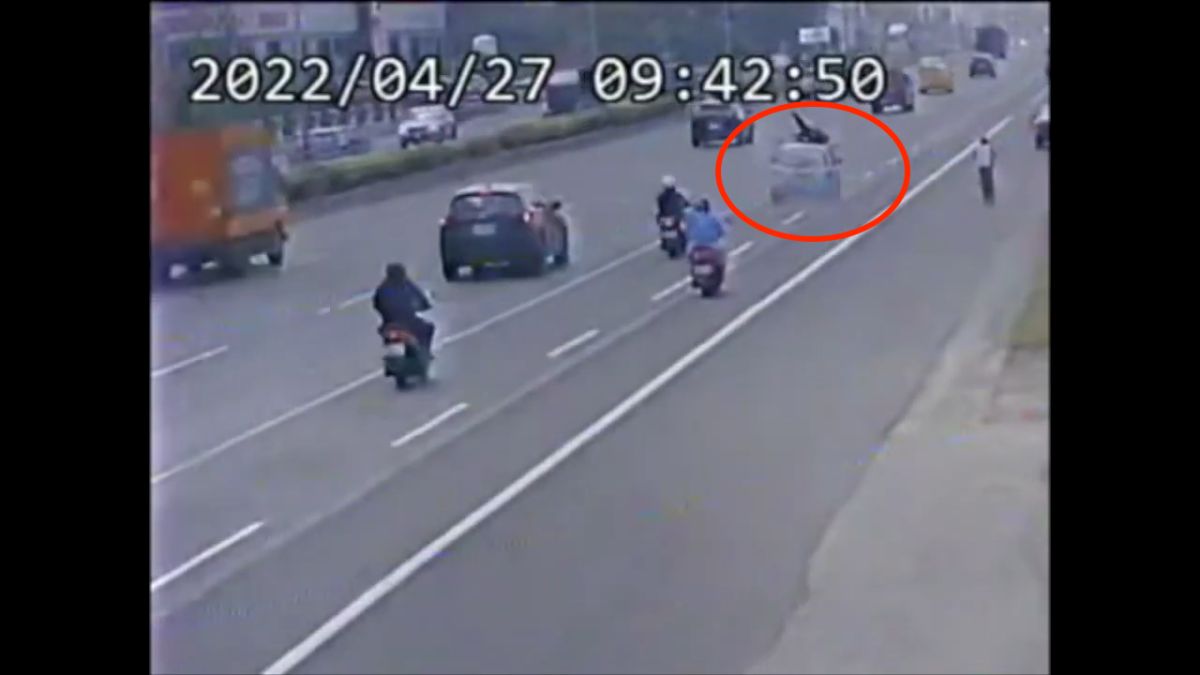 ▲高雄市岡山一位史姓大貨車駕駛，因為超載被員警取締開單，不料史男兒子心生不滿，竟開車尾隨在騎車離去的開單員警後方，從後高速追撞。（圖／翻攝畫面）