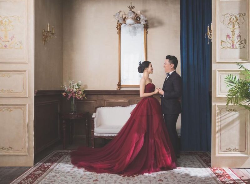 ▲李蒨蓉(左)自揭假貴婦面具。(圖/李蒨蓉IG)