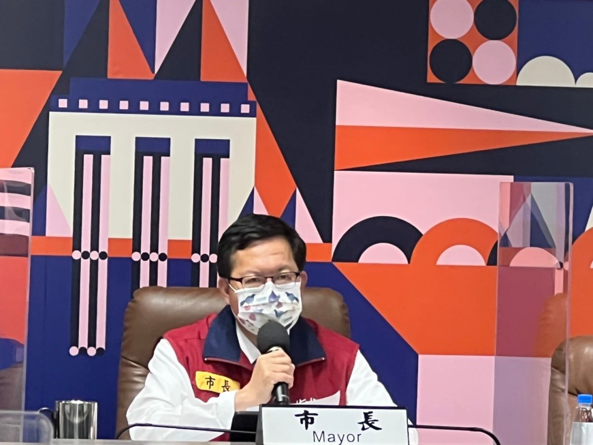 ▲鄭文燦表示，目前確診數字慢慢往山頂移動，坦言疫情「還在爬坡階段」，未來幾週壓力會更大。（圖／桃園市政府提供）