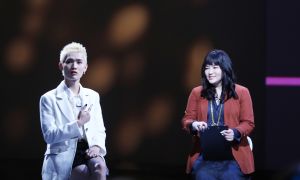 ▲唐綺陽(右)擔任主持人,和公民來賓們零距離地交流著彼此的成長故事。(圖/公視提供) ▲唐綺陽(右)擔任主持人,和公民來賓們零距離地交流著彼此的成長故事。(圖/公視提供)