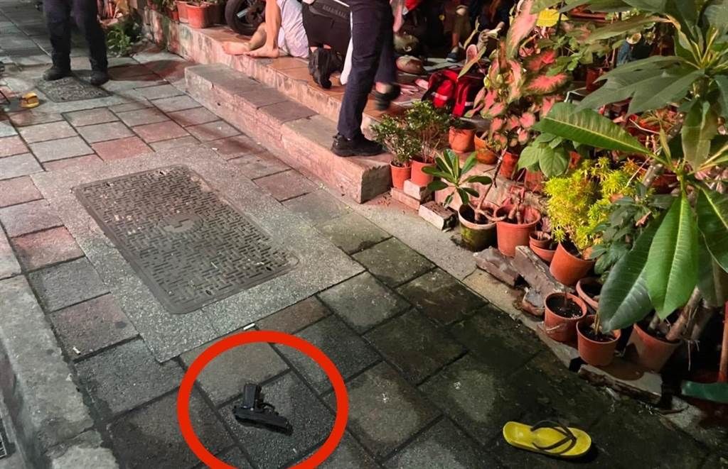 ▲新北市三重區昨（11）日深夜發生一起槍擊案，槍手林男朝前女友與前女友的現任男友連開5槍後逃逸，最新於今晚在苗栗落網。（圖／翻攝畫面）