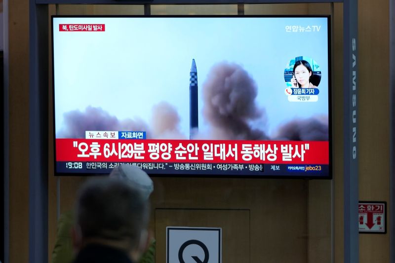 ▲日媒引述南韓合同參謀本部的消息報導，北韓12日上午發射了數枚似乎是多管火箭的飛行物體。資料照。（圖／美聯社／達志影像）