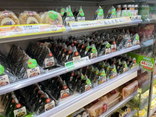 ▲網友大推超商即期品打折的活動,可以幫助小資族度過艱難的月底。(圖/記者張嘉哲攝) ▲網友大推超商即期品打折的活動,可以幫助小資族度過艱難的月底。(圖/記者張嘉哲攝)