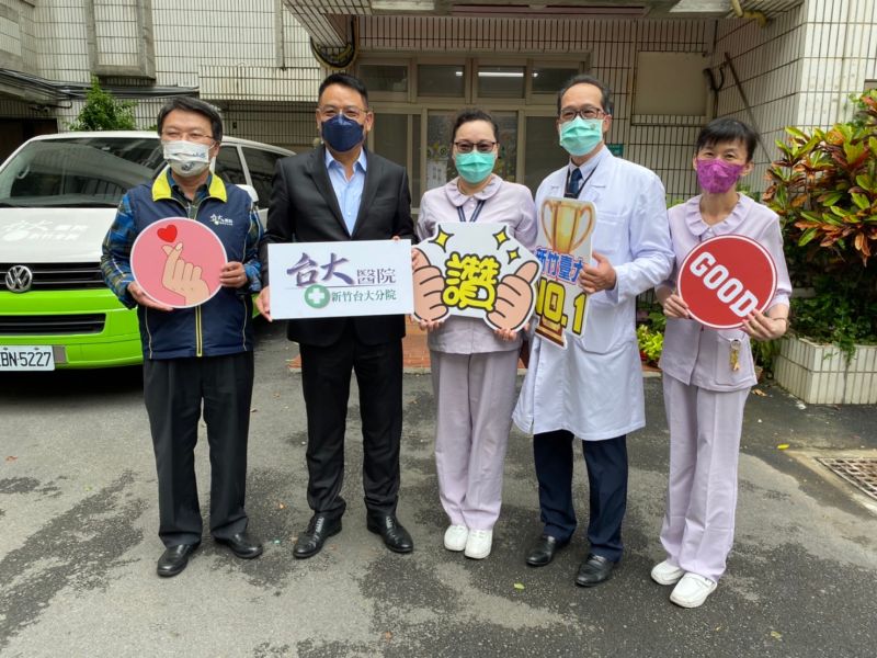 暖「仁」挺醫護 林耕仁贈新竹台大醫院暖心便當