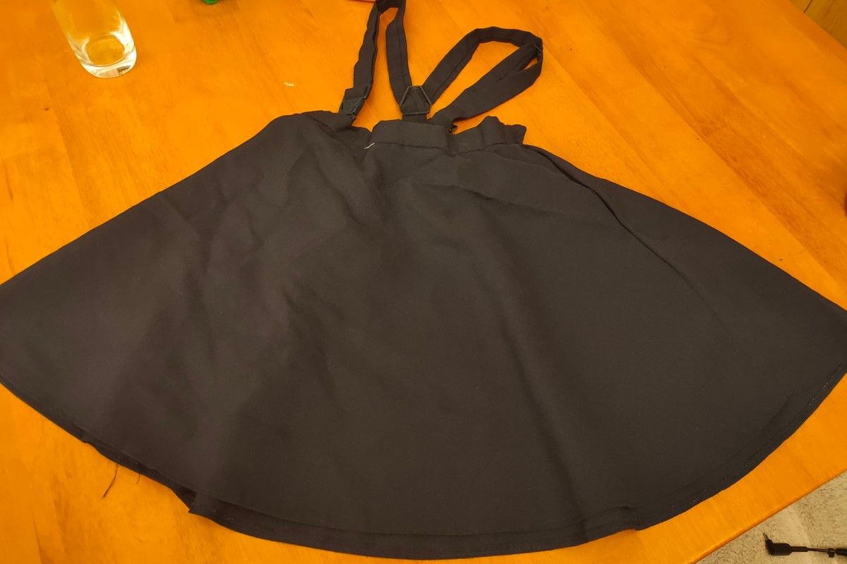 ▲洗衣機防皺功能太神，小學百褶裙被洗到一摺不剩，老師都看傻。（圖／臉書社團《爆廢公社》） 