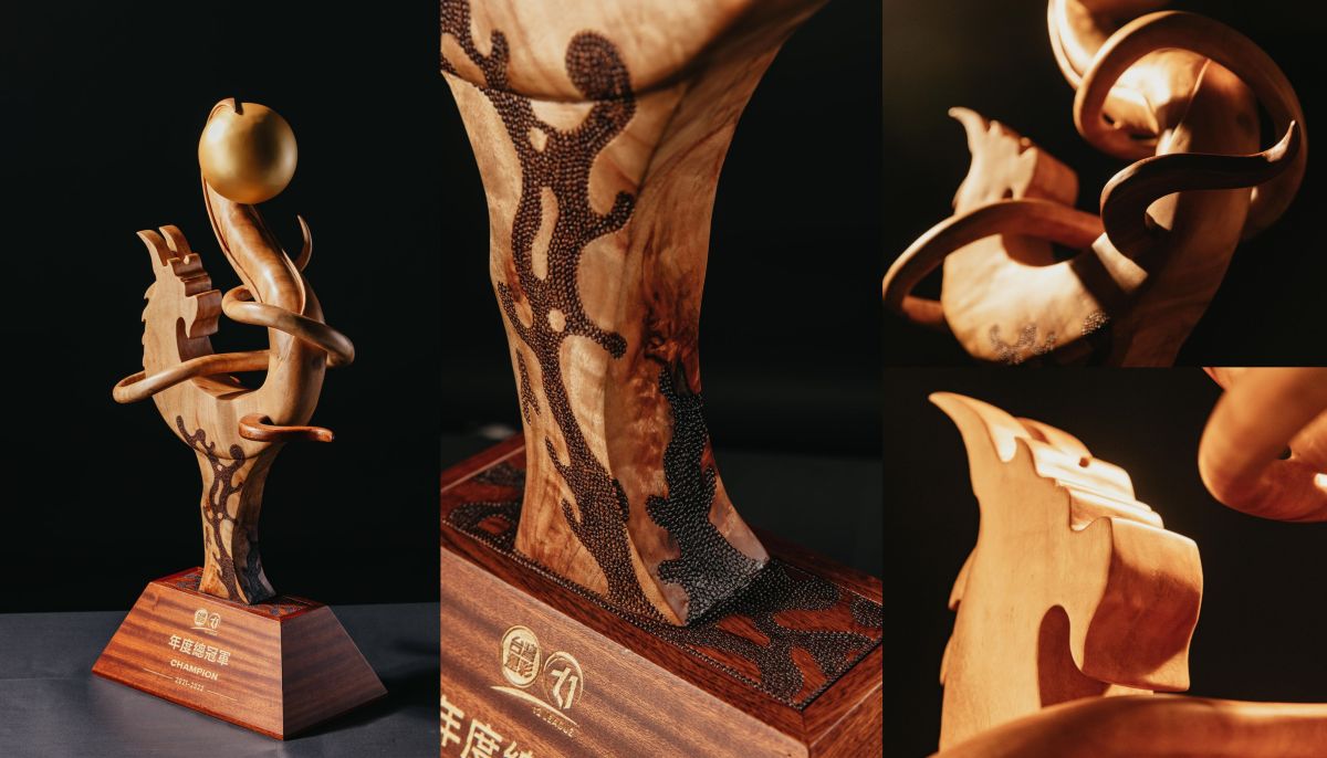 ▲聯盟元年總冠軍盃由HBL冠軍官致佑操刀創作，今天首度亮相。  台灣運彩xT1聯盟提供