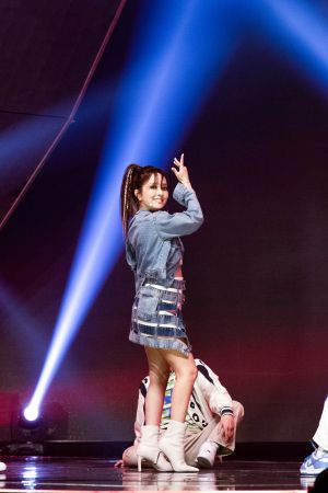 ▲愛紗睽違6年重返舞台，表演招牌歌曲〈喇舌〉。（圖／野火娛樂提供）
