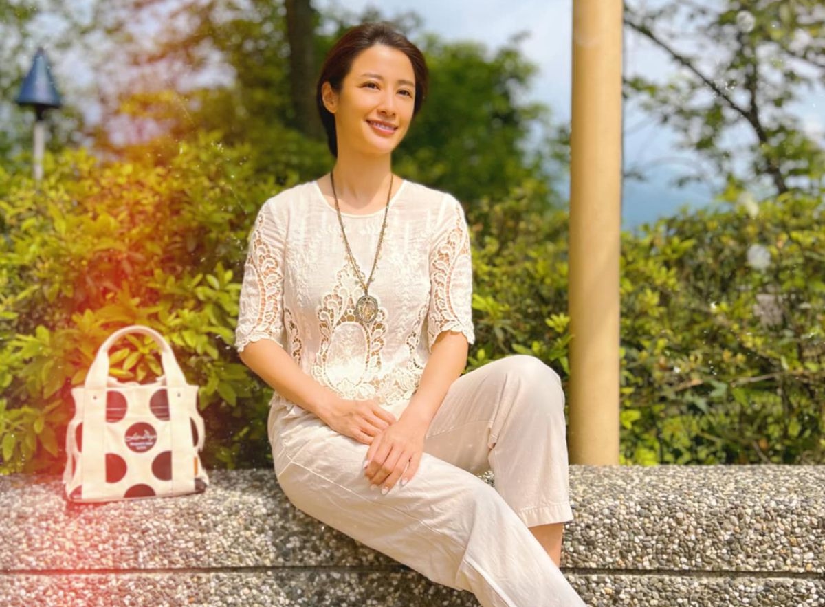 ▲李蒨蓉曾賣掉愛馬仕改拎平價包。（圖／李蒨蓉臉書）