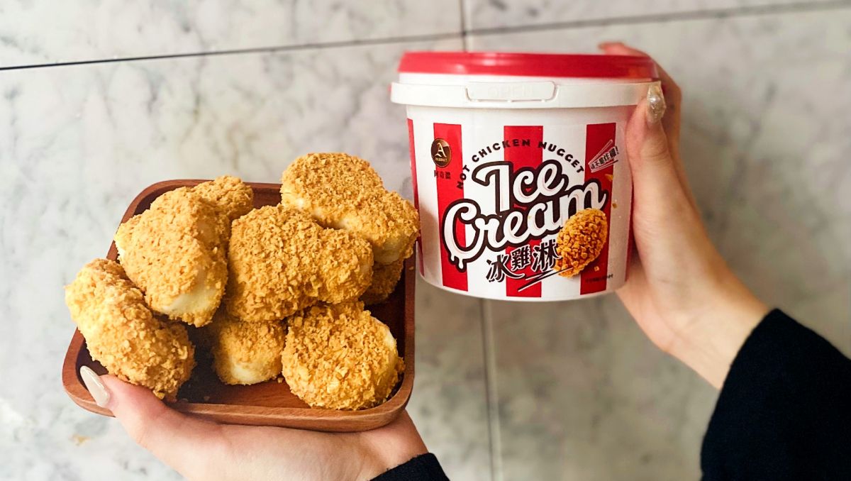▲全聯獨賣「阿奇儂PARFAIT冰雞淋」，外觀神還原成雞塊，並用炸雞桶包裝呈現，特價169元。（圖／全聯提供）
