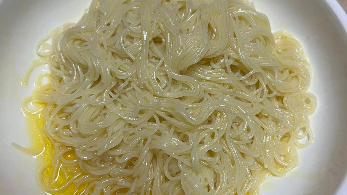 ▲有網友分享，苦茶油麵線會讓他想起小時候的阿公，結果勾起大家的回憶。（圖／爆廢公社公開版）