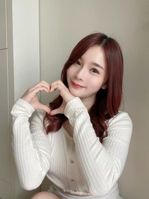 ▲▼婉婷集清甜五官、不科學身材於一身。(圖/婉婷 Valent臉書) ▲▼婉婷集清甜五官、不科學身材於一身。(圖/婉婷 Valent臉書)