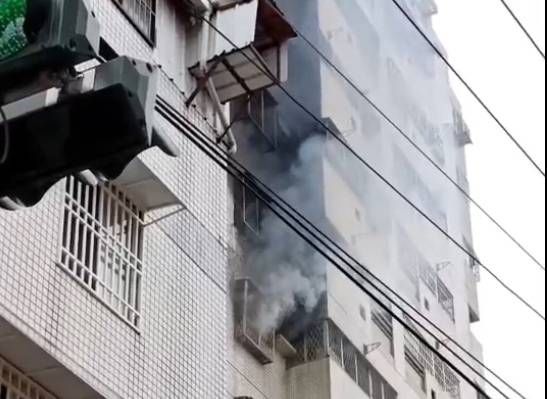 台中太平區民宅突竄濃煙！警消急赴現場灌救　傷亡不明
