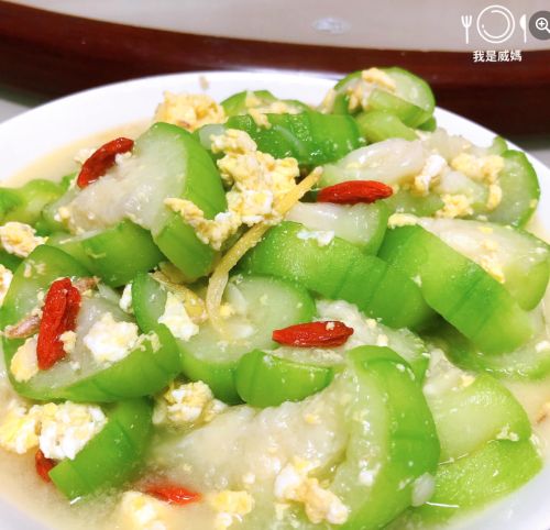 ▲原PO分享「滑蛋絲瓜」的做法，只要3步驟，就能變出一道「鮮甜到湯全喝光」的美味佳餚，貼文一出，老饕口水狂流。（圖／原PO授權提供）