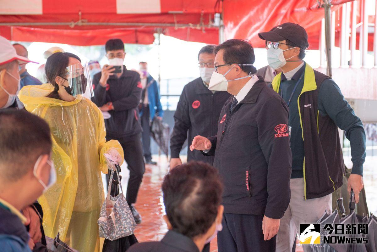 ▲鄭文燦表示，目前9個社區採檢站明日起全面設置「幼兒長者三合一綠色通道」，後續還會再增加3個採檢站，讓社區民眾可以就近檢。（圖／記者李春台攝，2022.05.16）