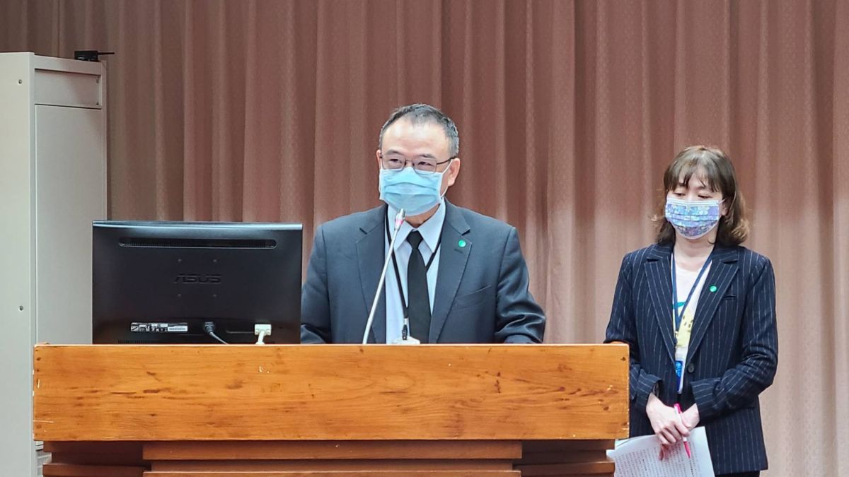 ▲文化部次長蕭宗煌今（16）日在立法院教委會表示，預計在9月底前提出各類型藝文工作的承攬或委任契約範本，保障藝文從業人員權益。（圖／記者李琦瑋攝，2022.05.16）