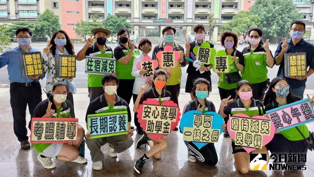 ▲慈惠醫專配合教育部「高等教育深耕計畫」，去年獲各界參與「長期認養機制」共認養105位學子。（圖／記者陳美嘉攝，2022.05.16）