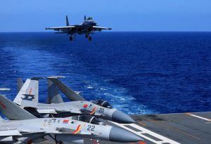 ▲共軍遼寧號航艦以國產殲15戰機作為艦載機。(圖/中國海軍) ▲共軍遼寧號航艦以國產殲15戰機作為艦載機。(圖/中國海軍)