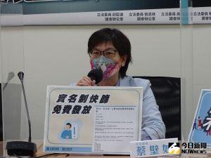 ▲立委蔡壁如表示,居隔「0+7」新制上路,快篩需求量勢必加大,呼籲大家加入政府提供免費快篩的連署行列。(圖/記者呂炯昌攝,2022.05.17) ▲立委蔡壁如表示,居隔「0+7」新制上路,快篩需求量勢必加大,呼籲大家加入政府提供免費快篩的連署行列。(圖/記者呂炯昌攝,2022.05.17)
