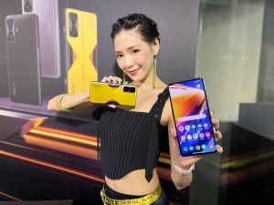 POCO F4 GT遊戲手機。(圖/記者周淑萍攝) ▲POCO F4 GT遊戲手機。(圖/記者周淑萍攝)